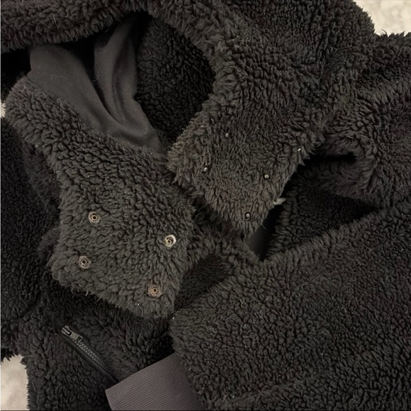 Alo Yoga black Foxy sherpa jacket with removable hood - Picture 10 of 10